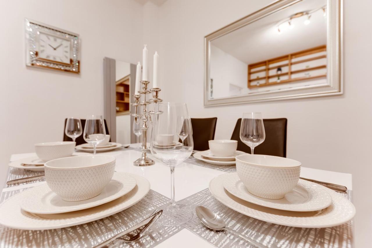 Exclusive Riverside Apartment In The Heart Of Prag Exterior foto