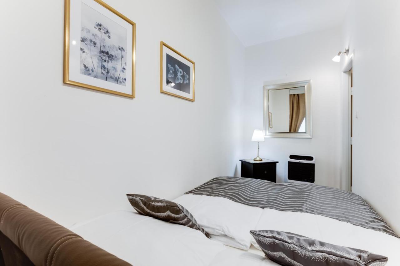 Exclusive Riverside Apartment In The Heart Of Prag Exterior foto