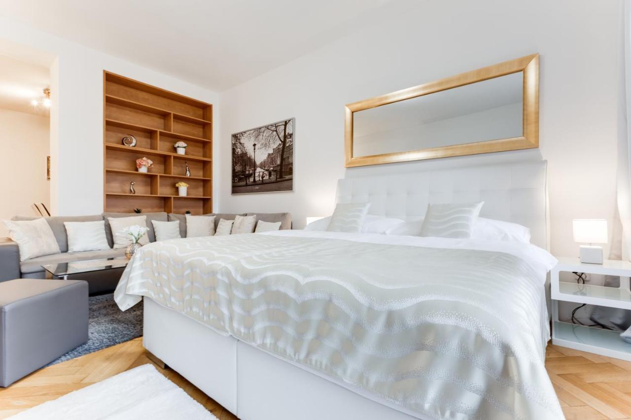 Exclusive Riverside Apartment In The Heart Of Prag Exterior foto
