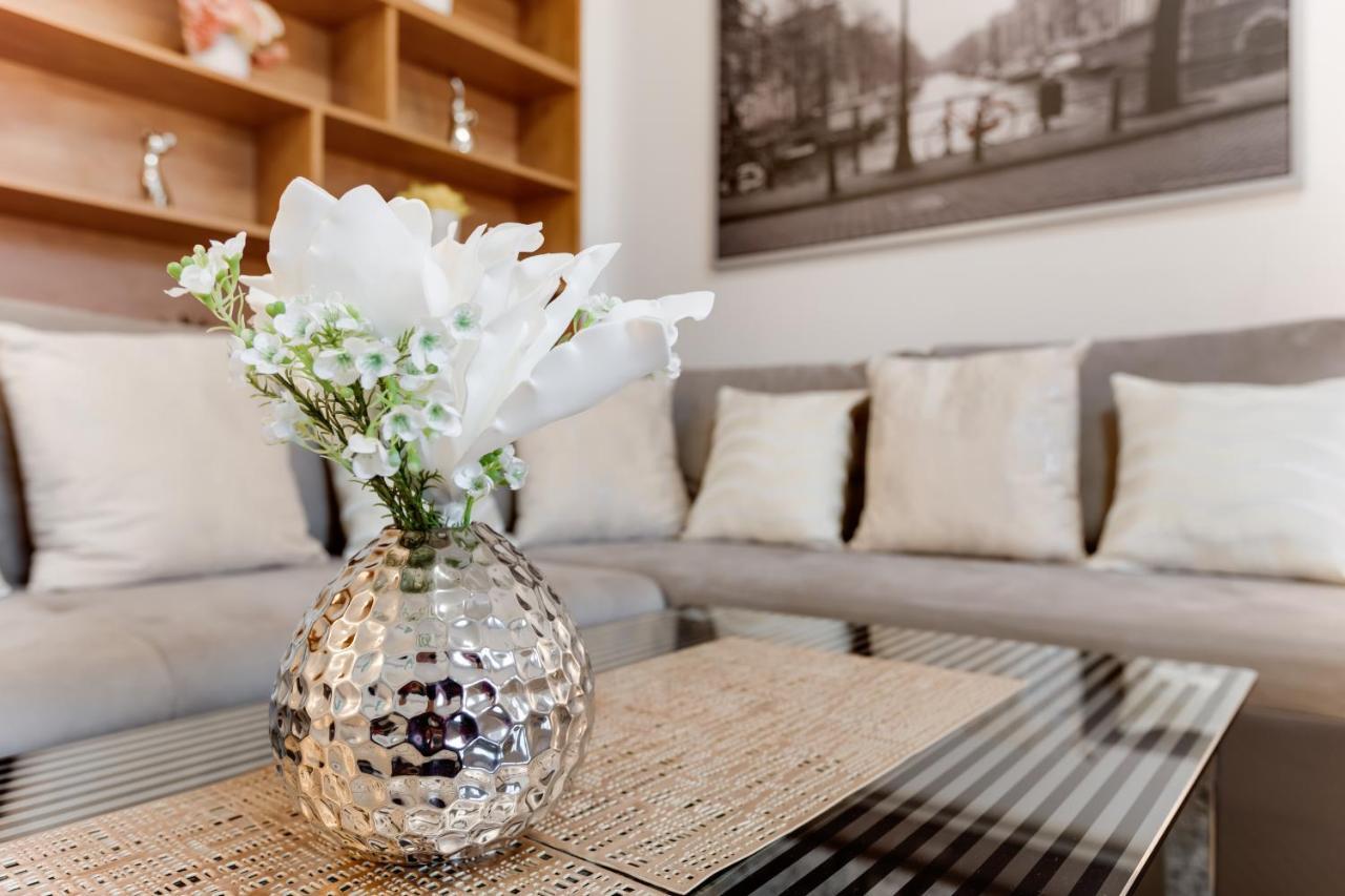 Exclusive Riverside Apartment In The Heart Of Prag Exterior foto