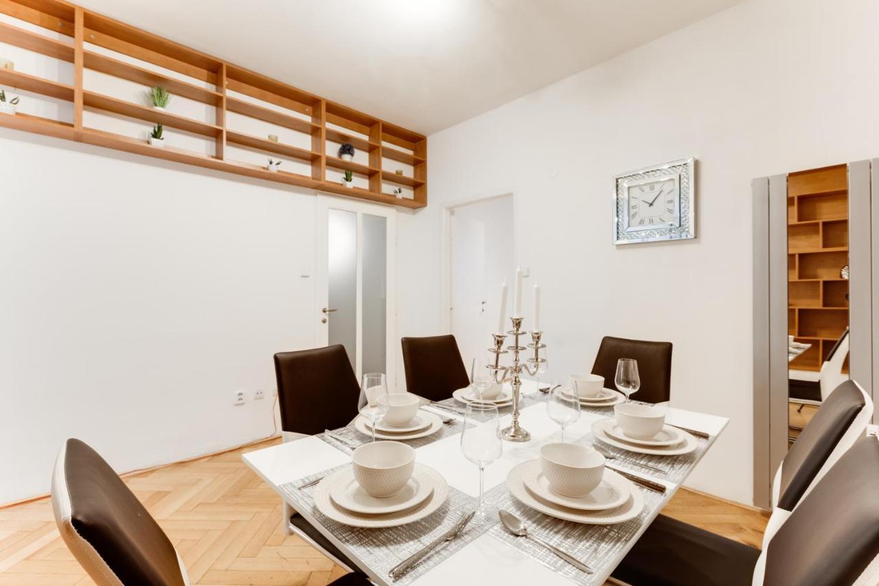 Exclusive Riverside Apartment In The Heart Of Prag Exterior foto
